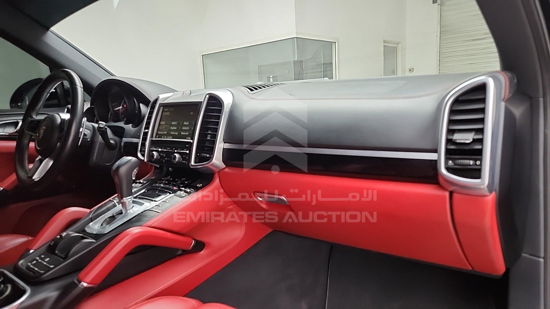 2016 PORSCHE CAYENNE VIN: WP1ZZZ92ZGLA05582
