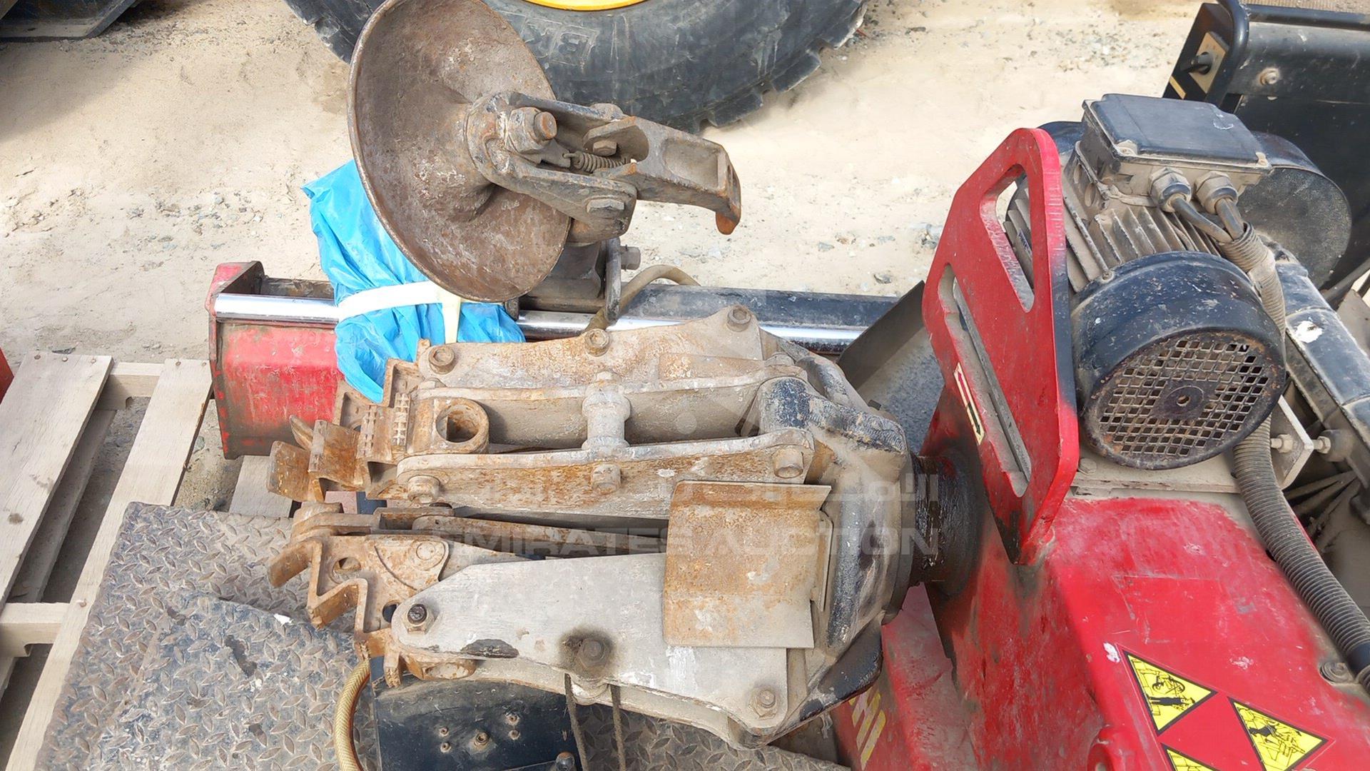 2009 UNDEFINED TIRE EQUIPMENT VIN: P02339