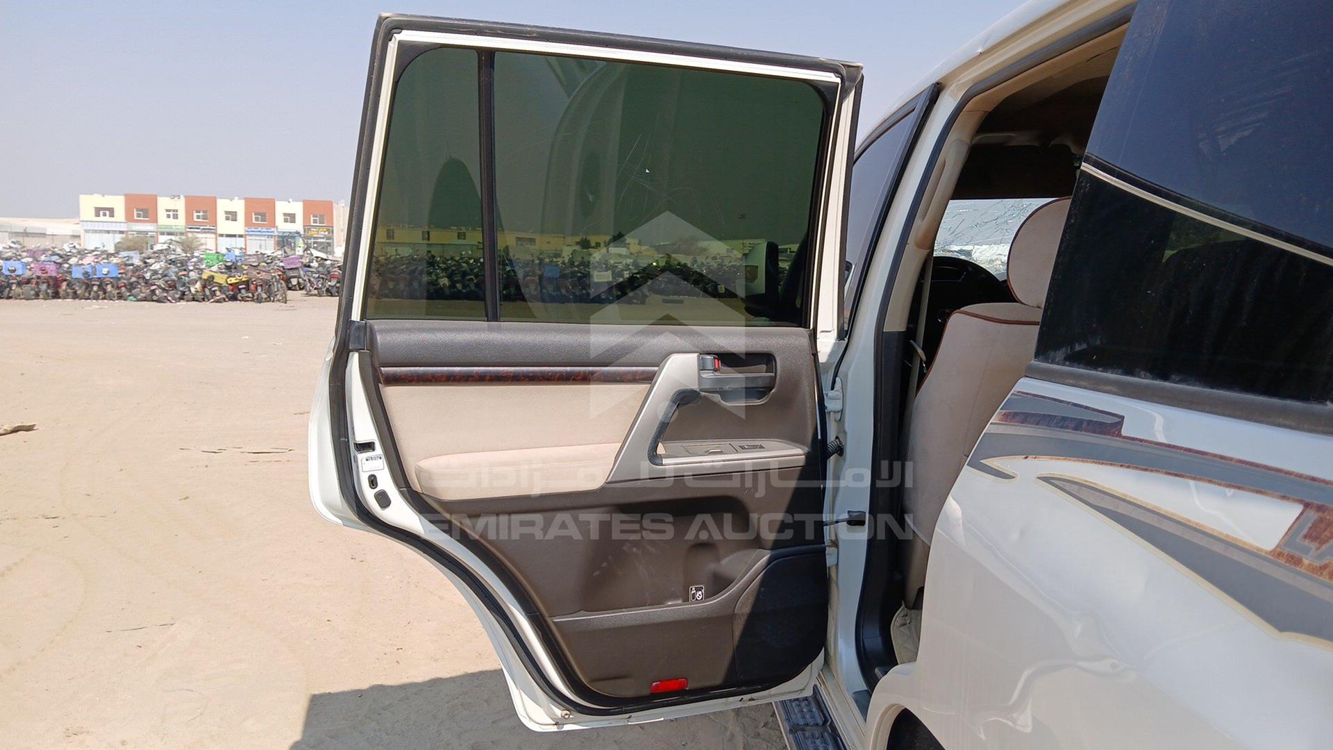 2011 TOYOTA LAND CRUISER VIN: JTMHT09J7B5093031