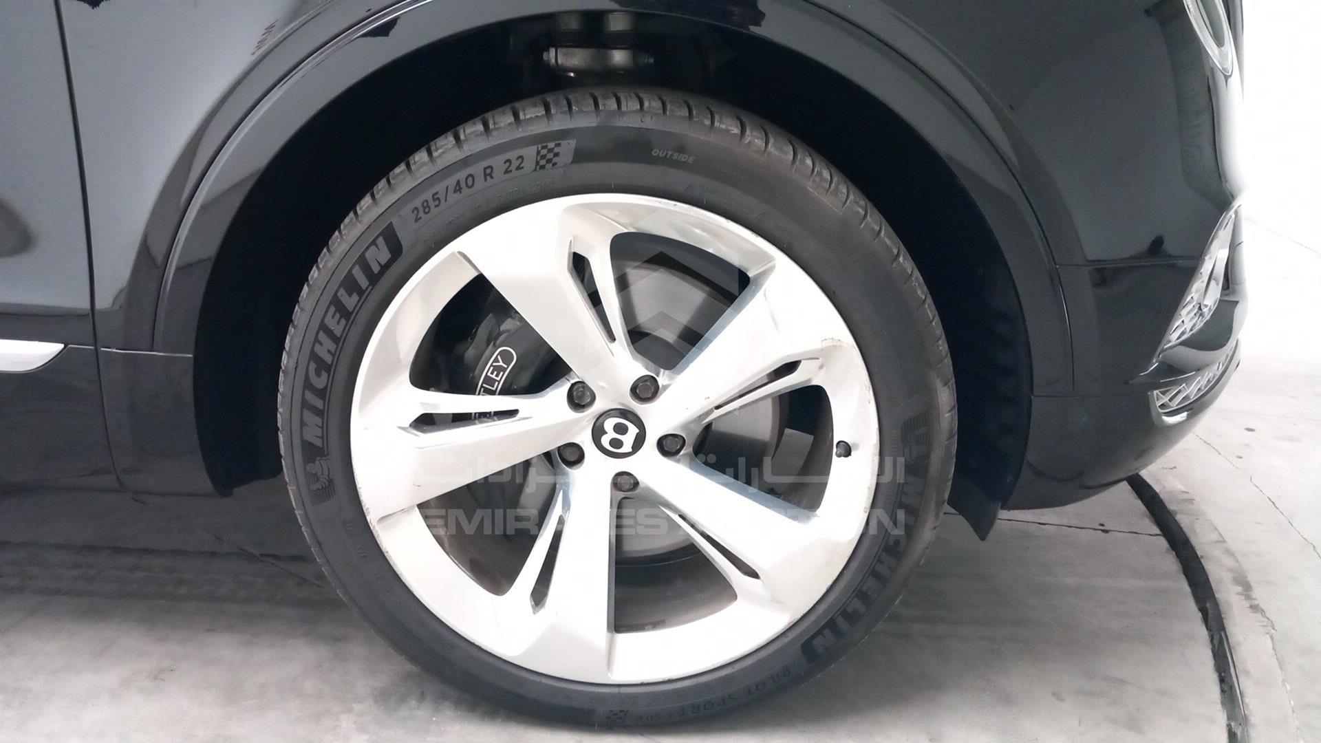 2017 BENTLEY BENTAYGA VIN: SJAAB1ZV3HC016529