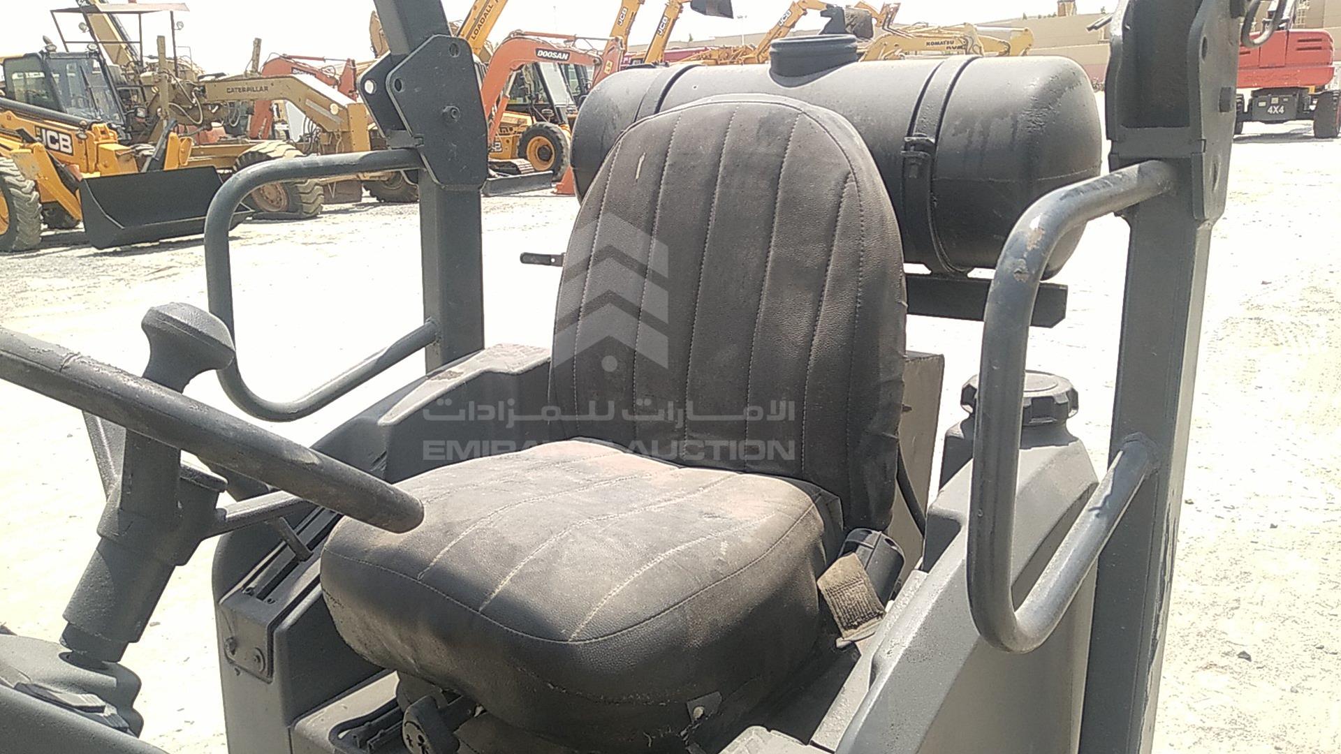 2015 CATERPILLAR --- VIN: CATCB14BB47800276