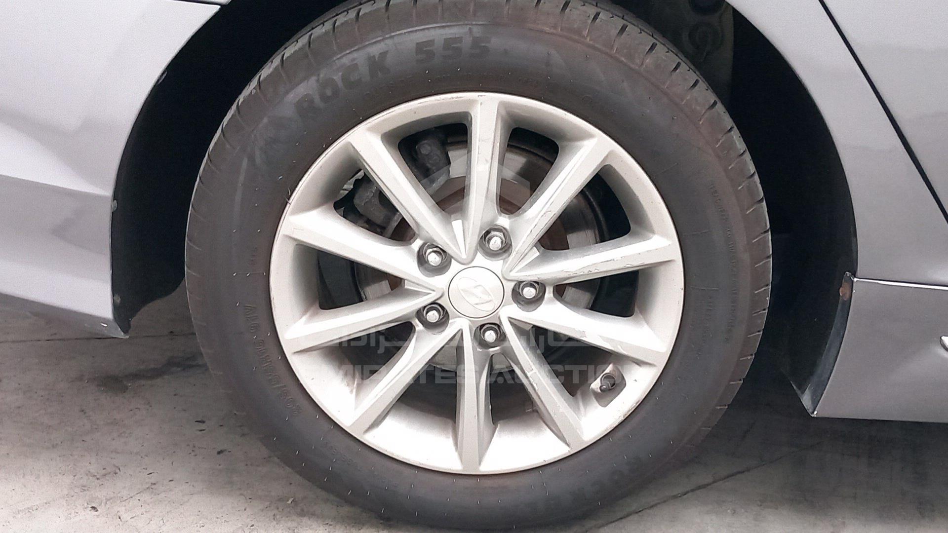 2019 HYUNDAI SONATA VIN: 5NPE34AFXKH740927