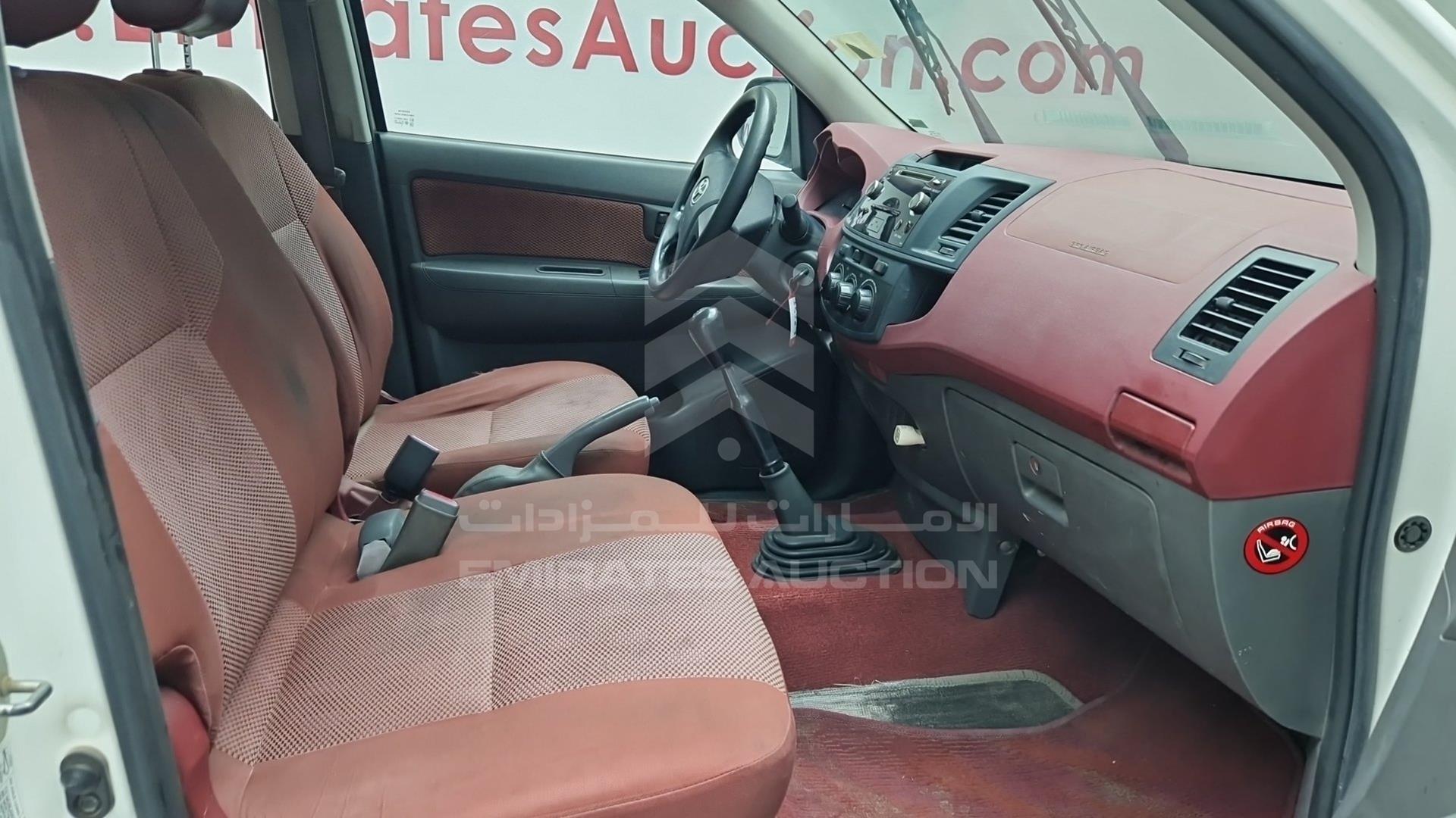 2015 TOYOTA HILUX VIN: MR0EX12G7F2352671