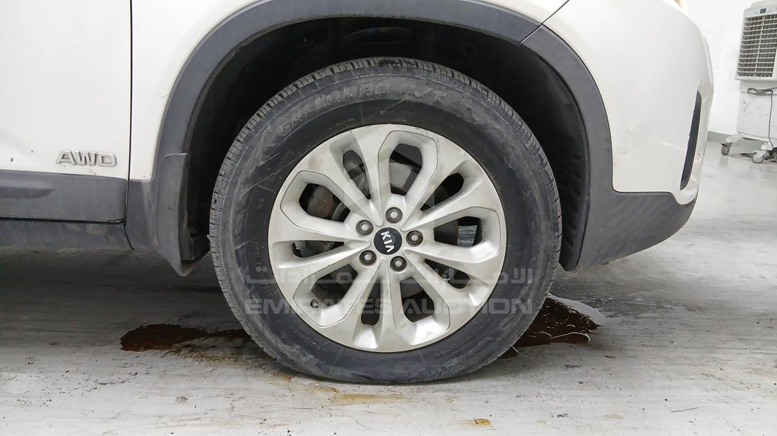 2014 Kia Sorento — Front Right Tyre — Photo 46