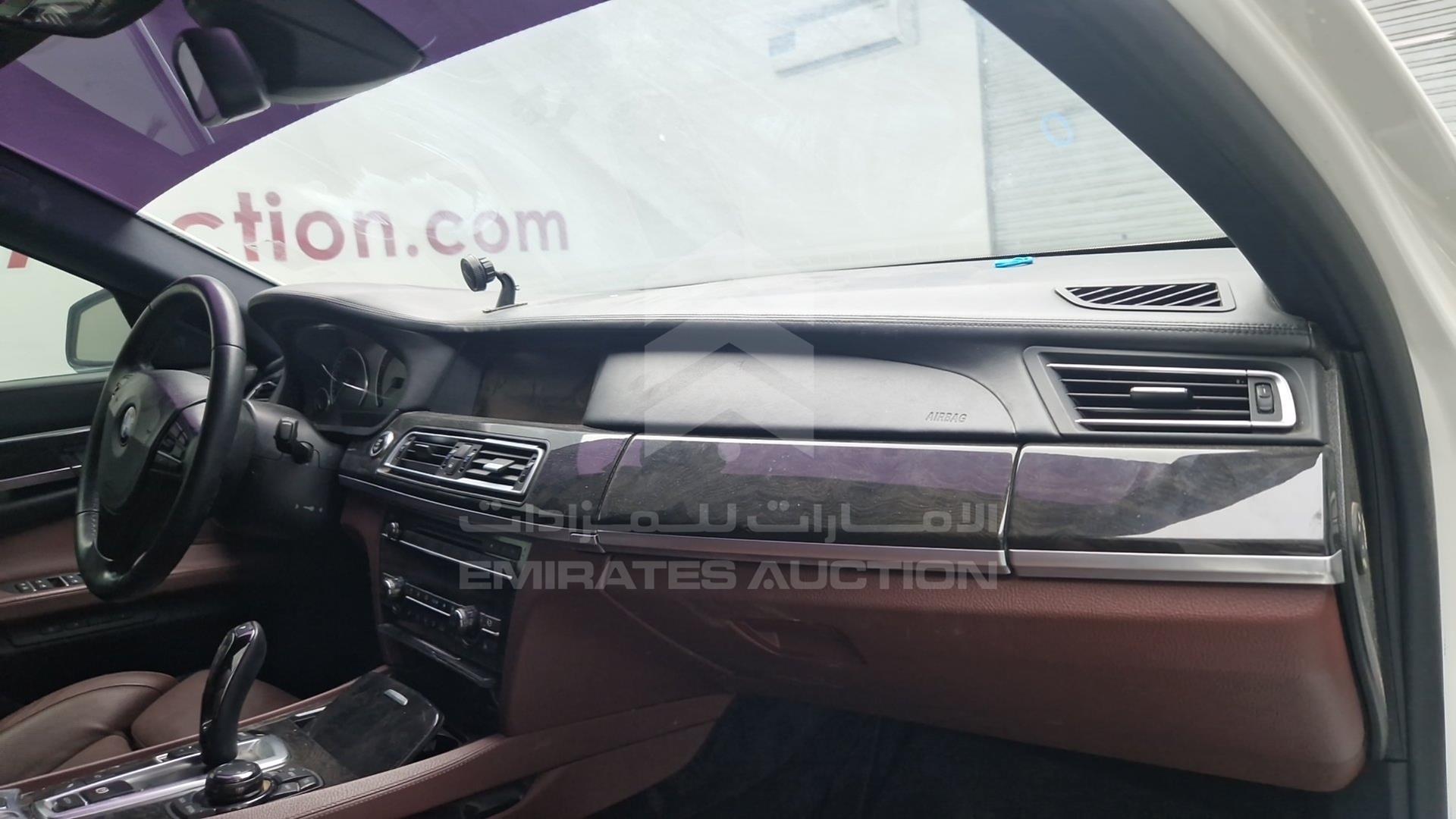 2011 BMW 750 VIN: WBAKB8101BC345410
