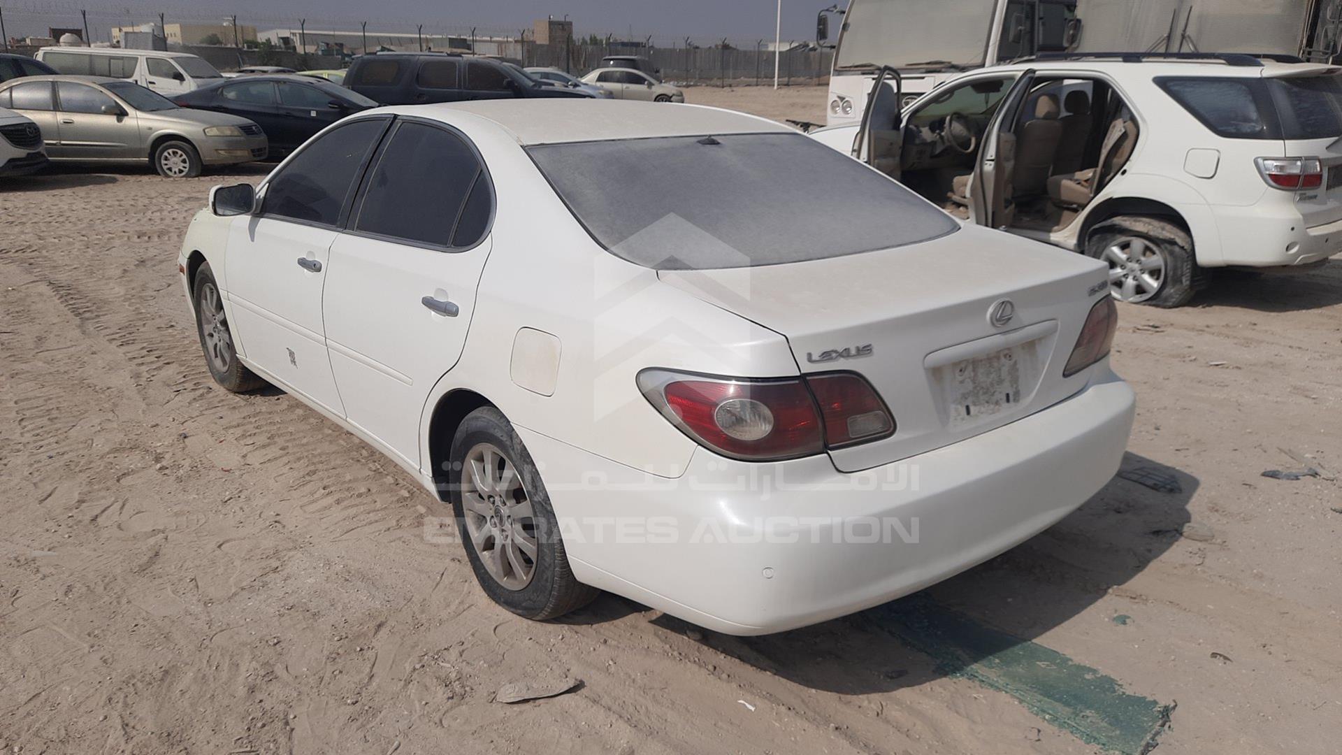 2002 LEXUS ES 300 VIN: JTHBF30G820049888