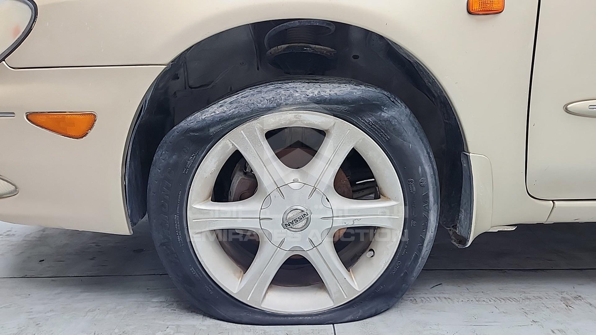 2002 NISSAN MAXIMA VIN: JN1CA31SX2T574847