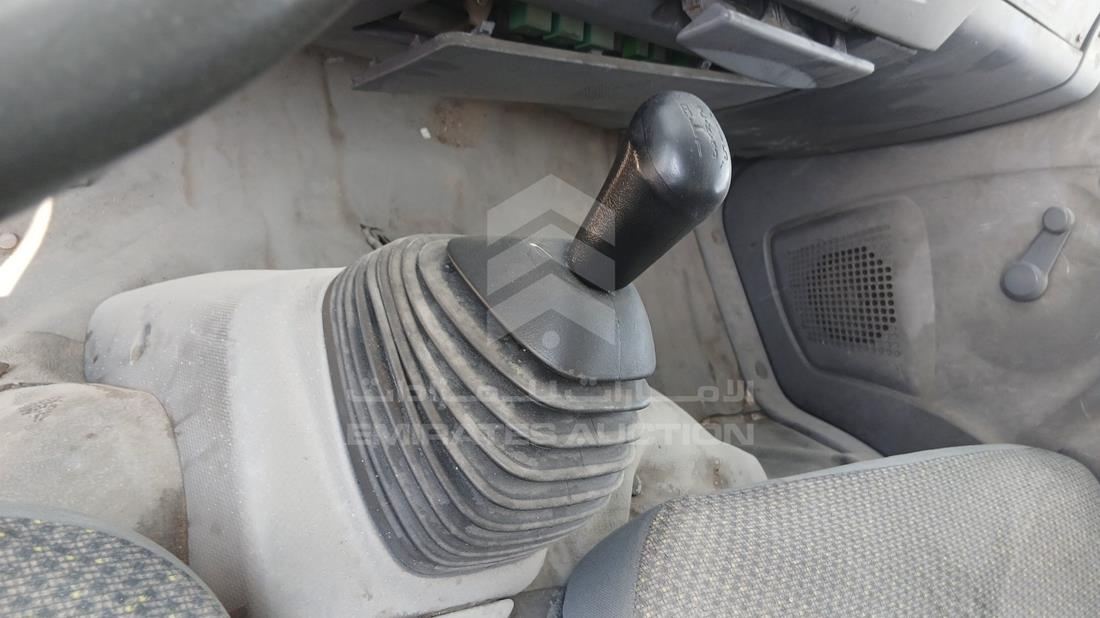 2013 Isuzu Reward NM — Gear View — Photo 17