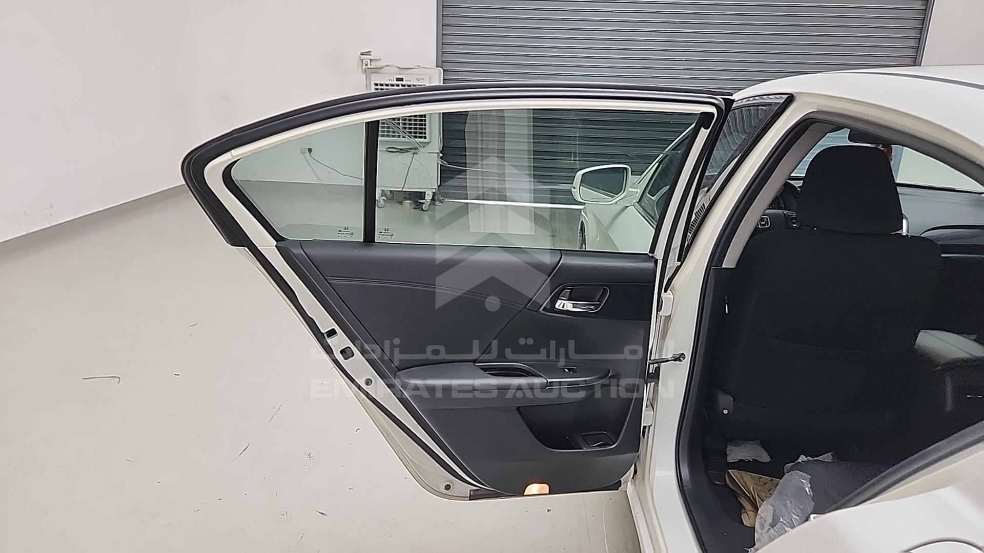 2016 HONDA ACCORD VIN: LUCCR2647G3413109