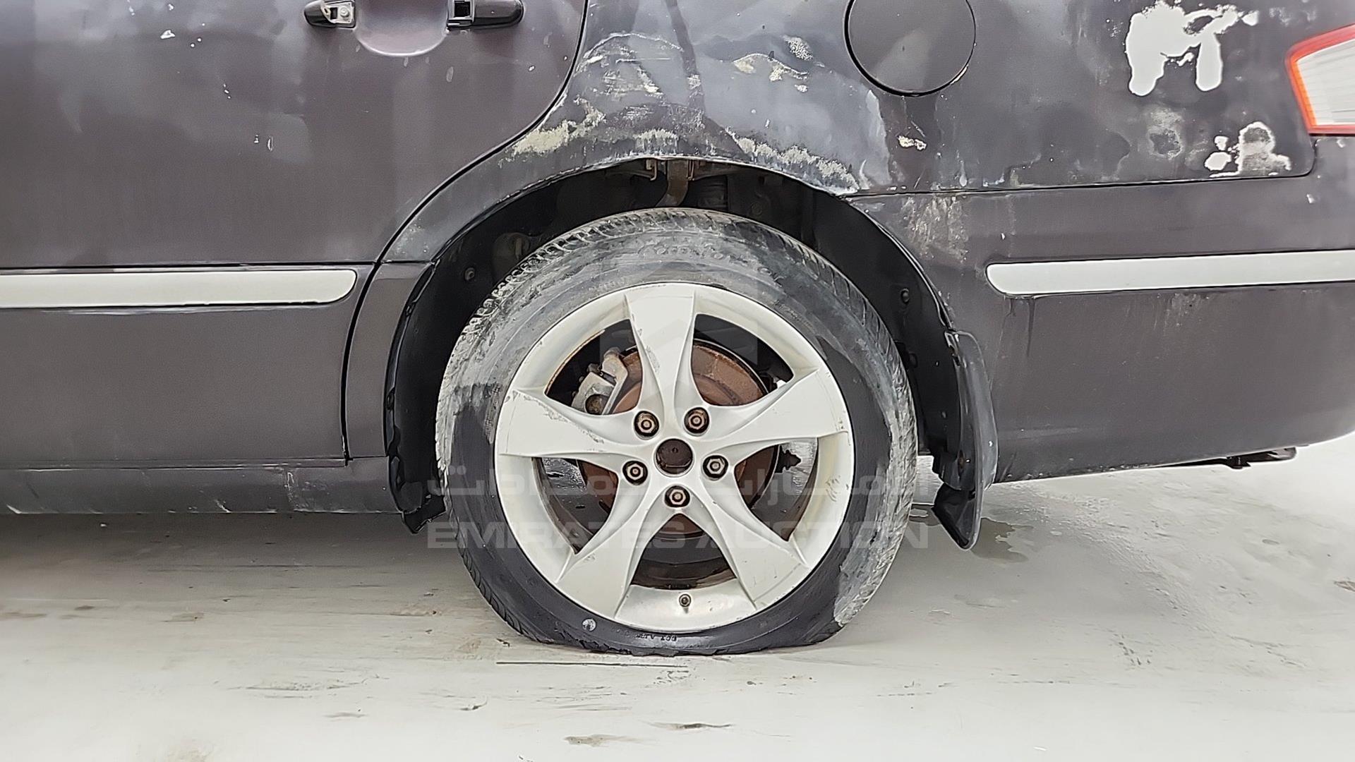 2006 KIA OPIRUS VIN: KNALD224365093828
