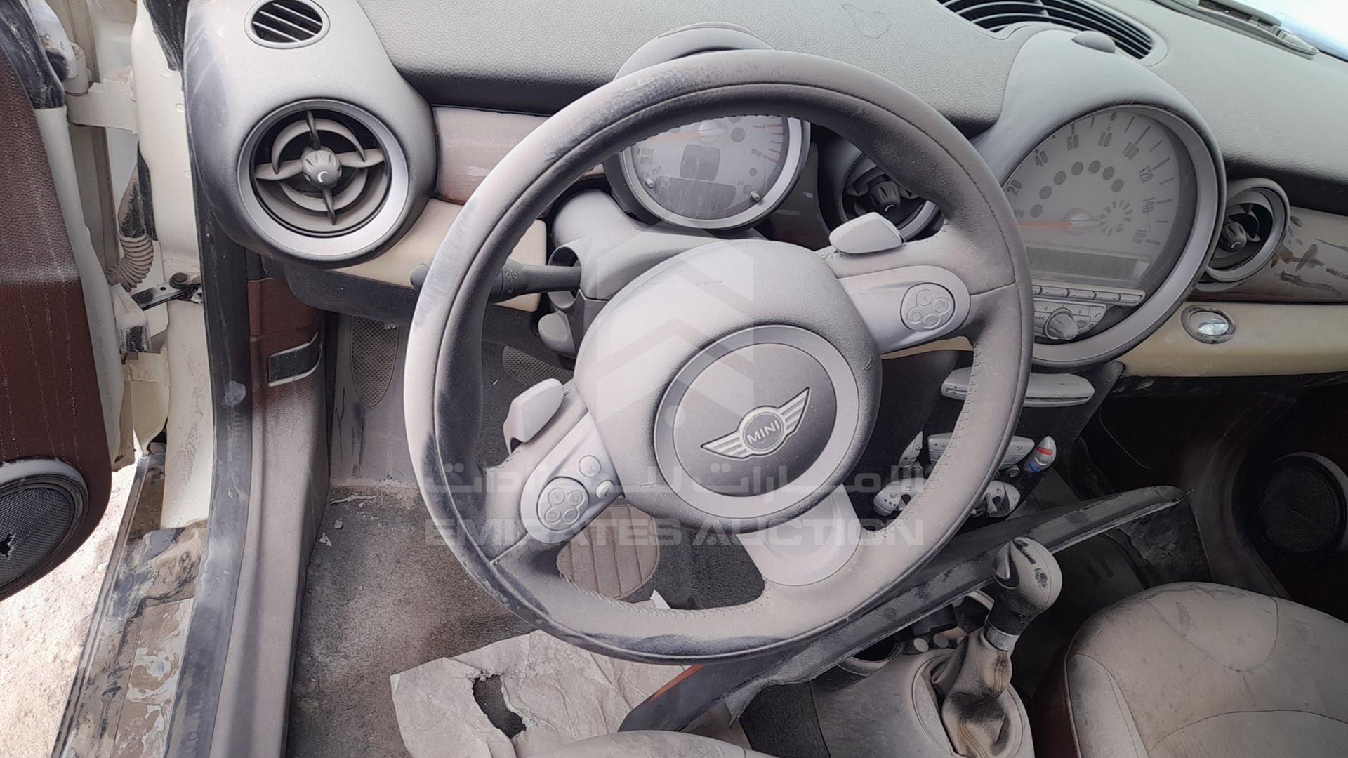 2009 MINI COOPER VIN: WMWML33559TN68870