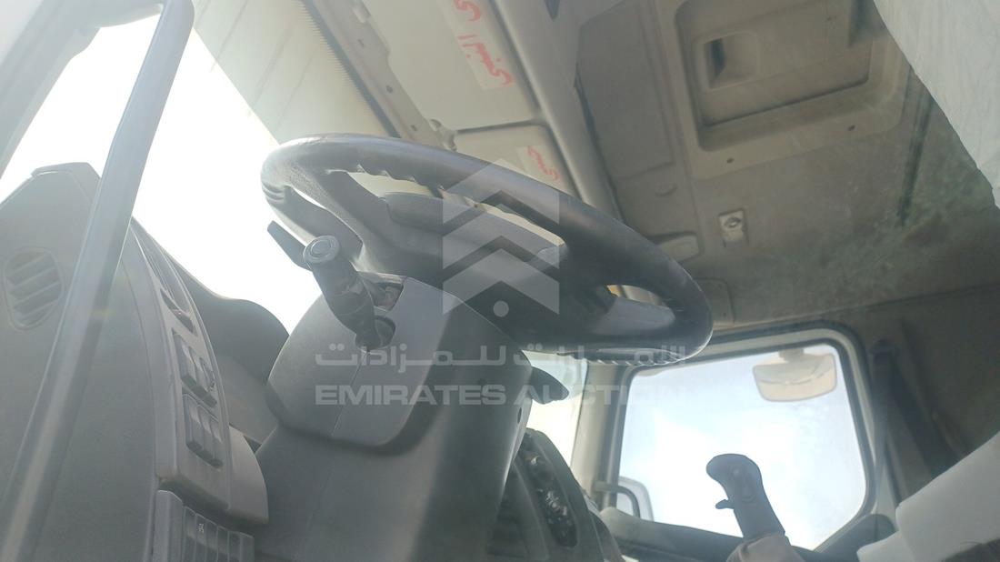 2014 Renault 440 — Front Left Driver Dashboard View — Photo 12