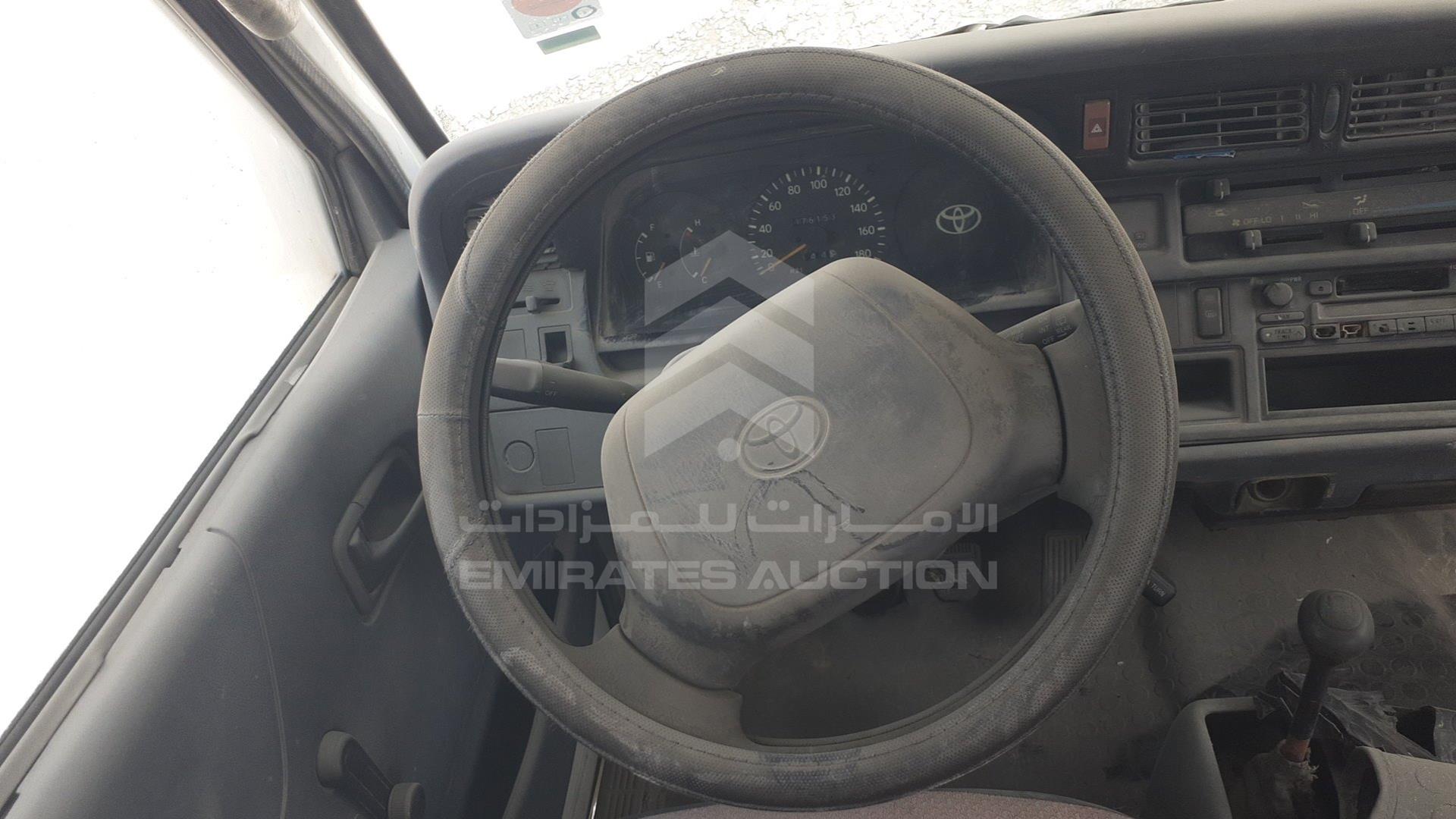 2004 TOYOTA HIACE VIN: JT4ZR119747014684