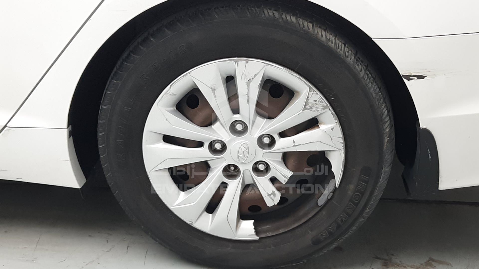 2016 HYUNDAI SONATA VIN: KMHE241G1GA122482