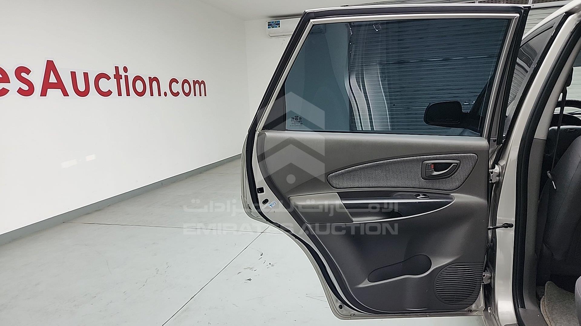 2008 HYUNDAI TUCSON VIN: KMHJM81B28U818546