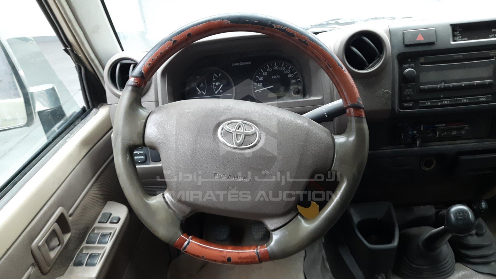 2013 TOYOTA LAND CRUISER VIN: JTFBU71J3D4702655