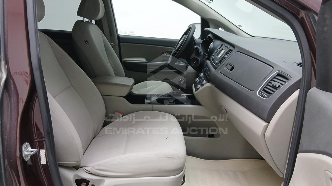 2015 Kia Sedona — Front Right Passenger Seat View — Photo 35