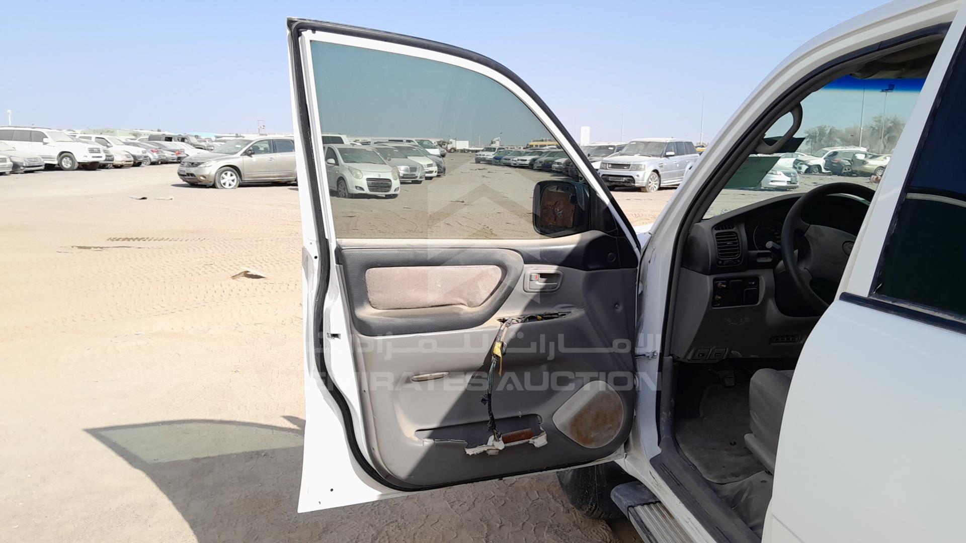 2007 TOYOTA LAND CRUISER VIN: JTGHJ01J273009558