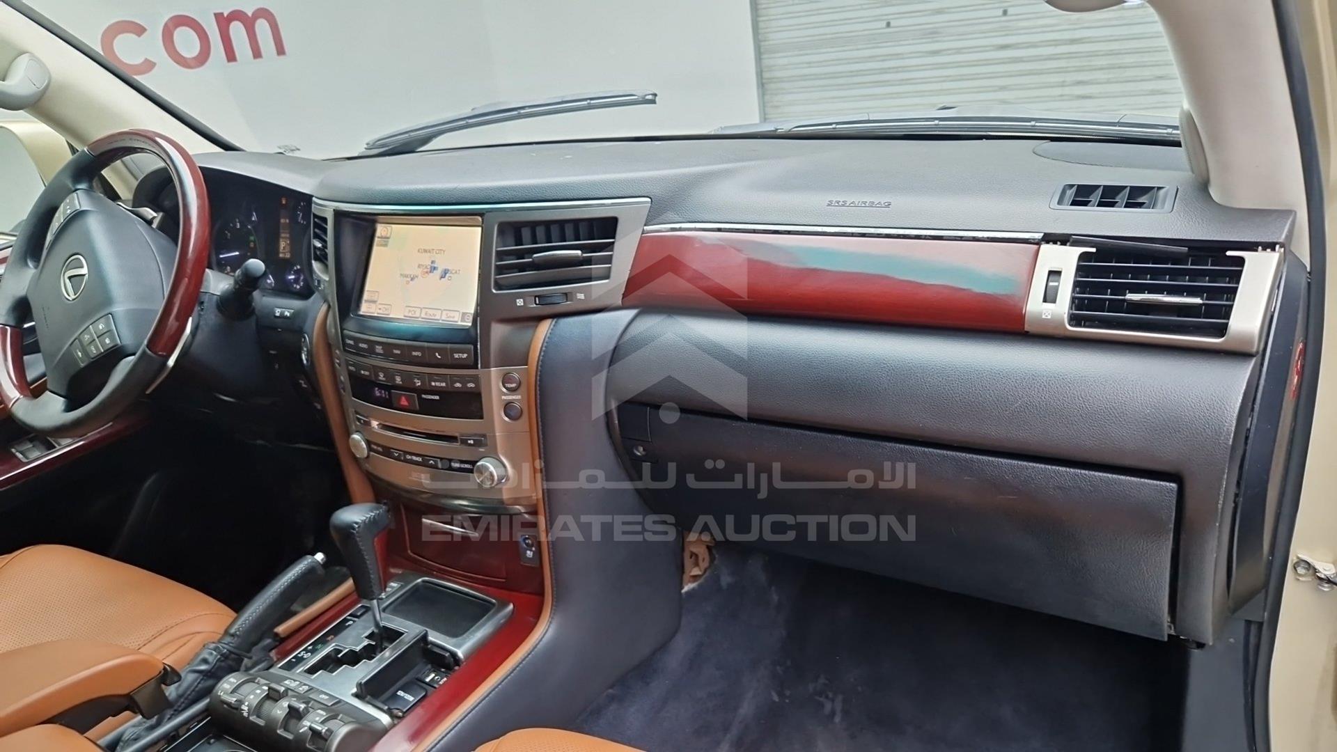 2014 LEXUS LX 570 VIN: JTJHY00W2E4145215