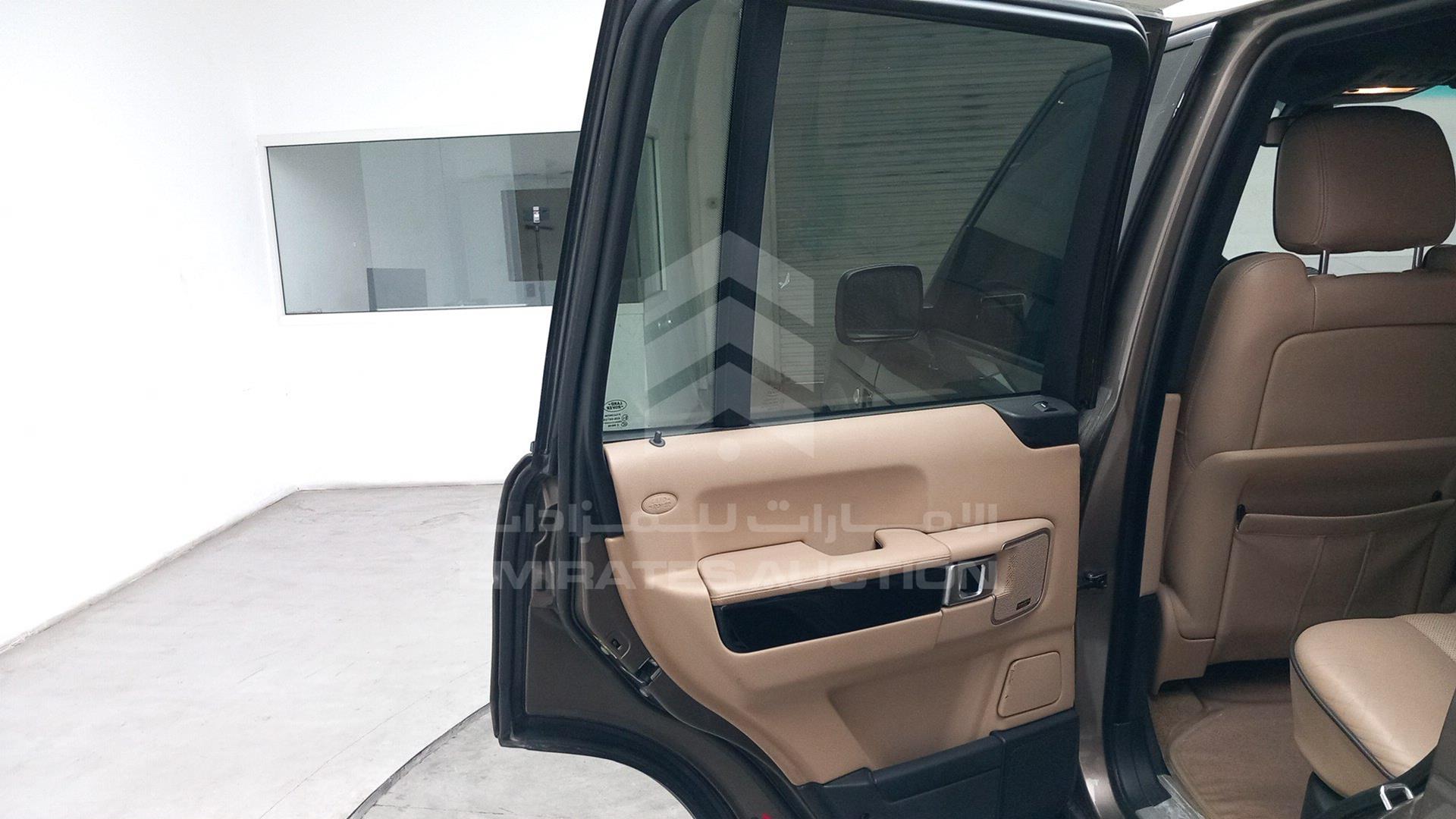 2011 RANGE ROVER VOGUE VIN: SALLMAME4BA335131