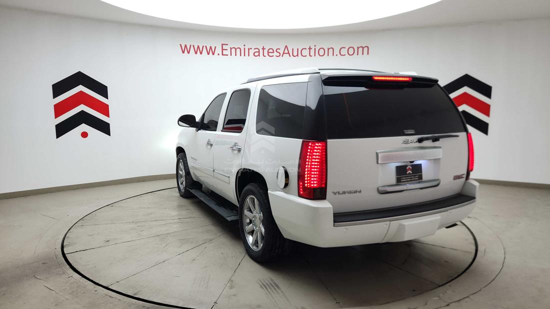 2009 GMC Yukon — Rear Left Angle — Photo 8
