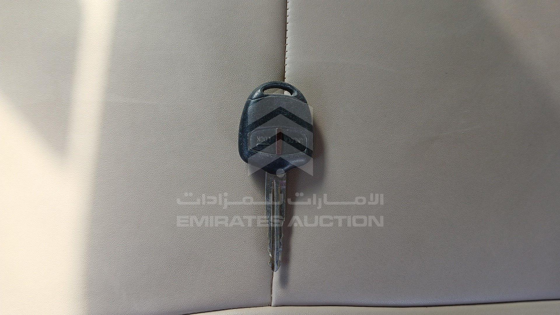 2014 MITSUBISHI PAJERO VIN: JMYLRV95WEJ709535