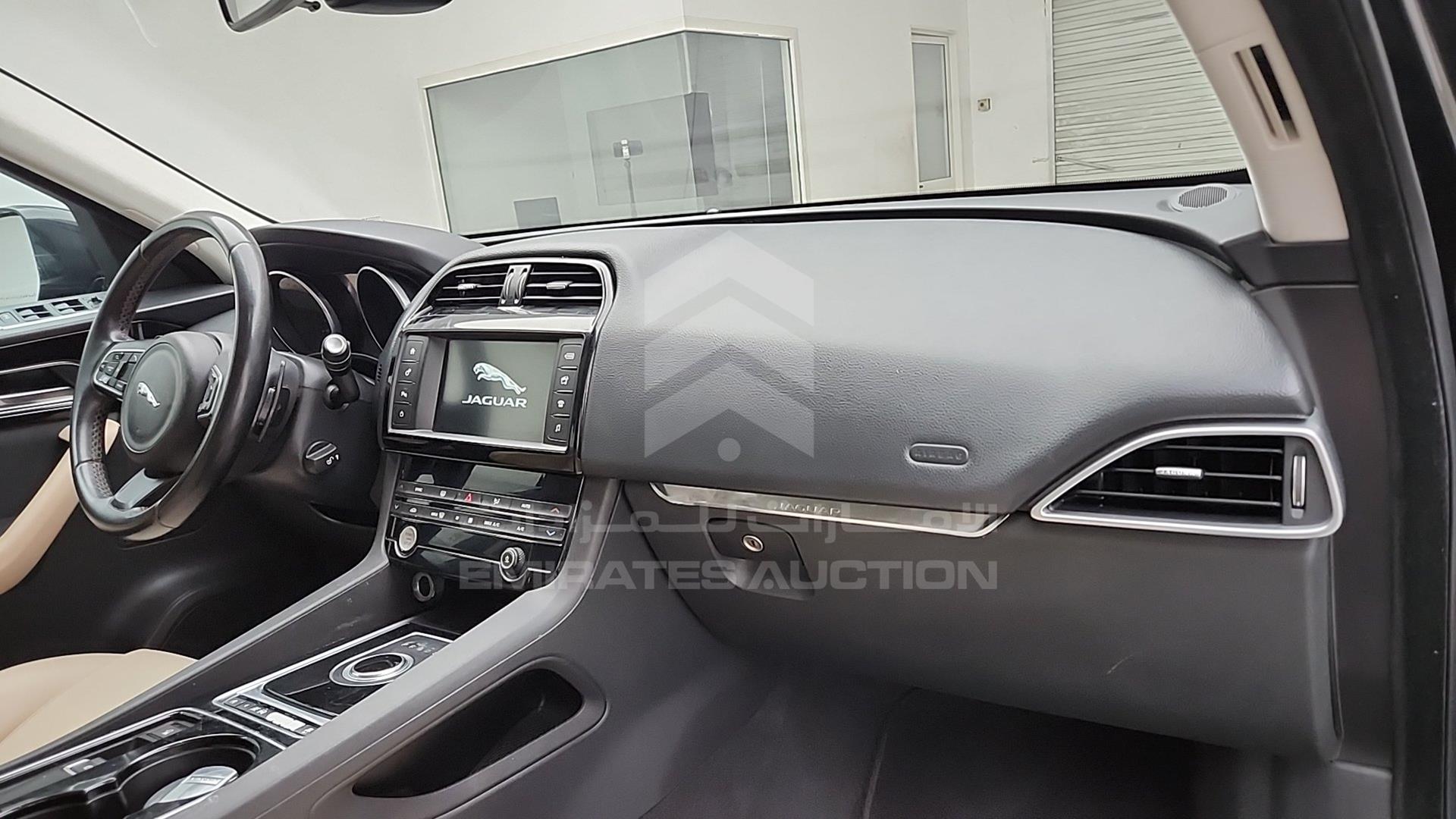 2017 JAGUAR F-PACE VIN: SADCA2BV1HA055730
