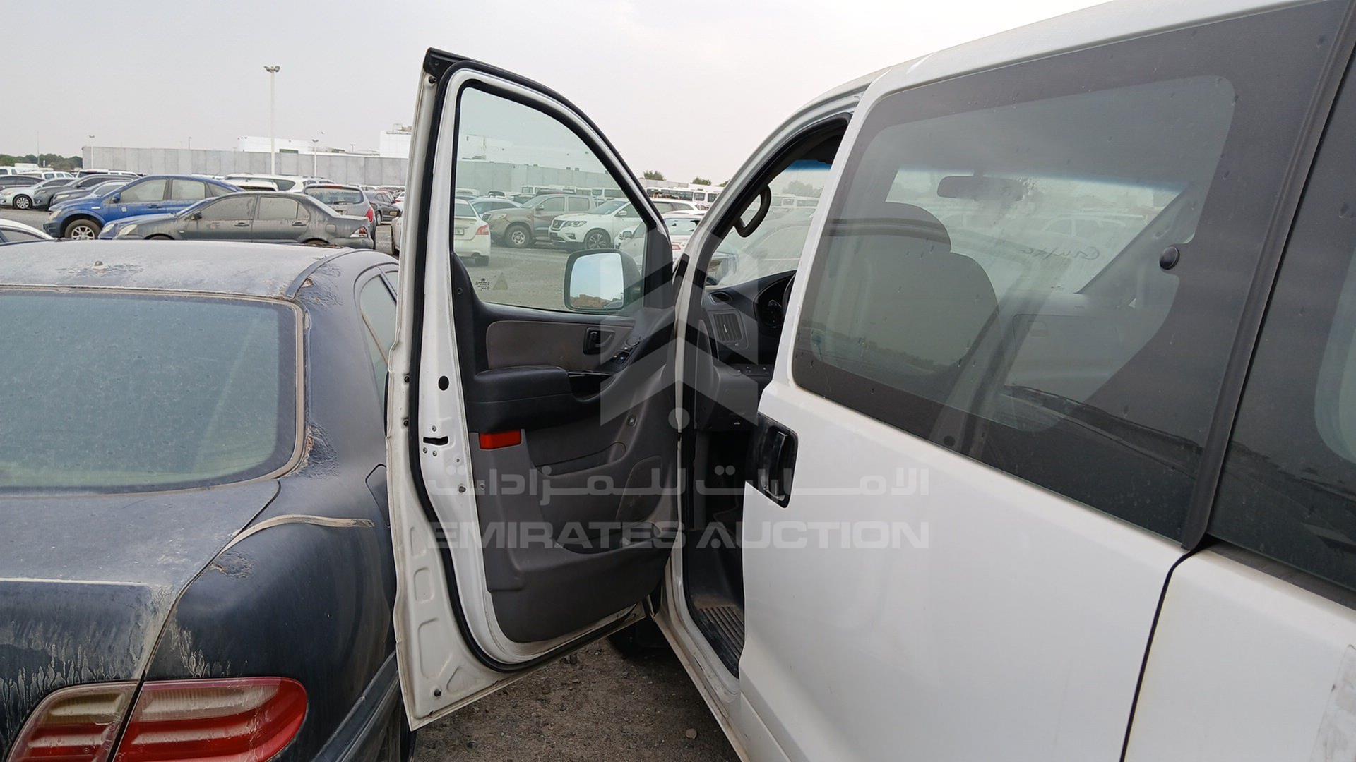 2019 HYUNDAI H1 VIN: KMJWA37R4KU016835