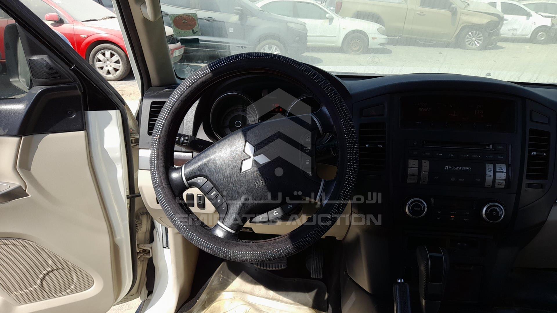 2014 MITSUBISHI PAJERO VIN: JMYLRV95WEJ705109