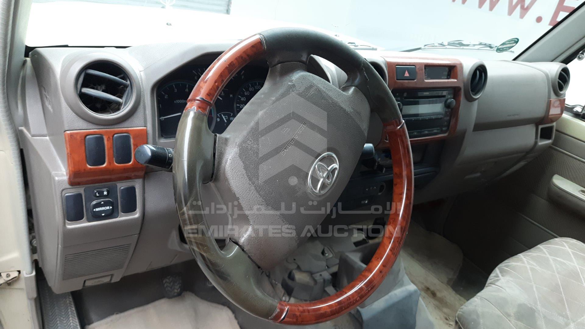 2011 TOYOTA LAND CRUISER VIN: JTFLU73J5B4521104