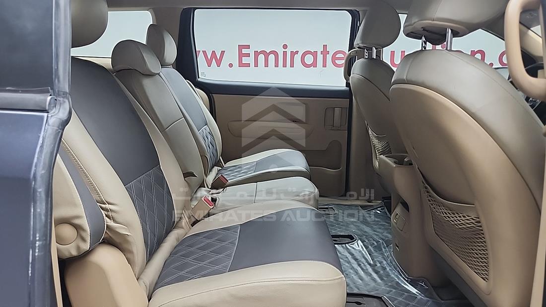2016 Kia Carnival — Rear Right Passenger View — Photo 21