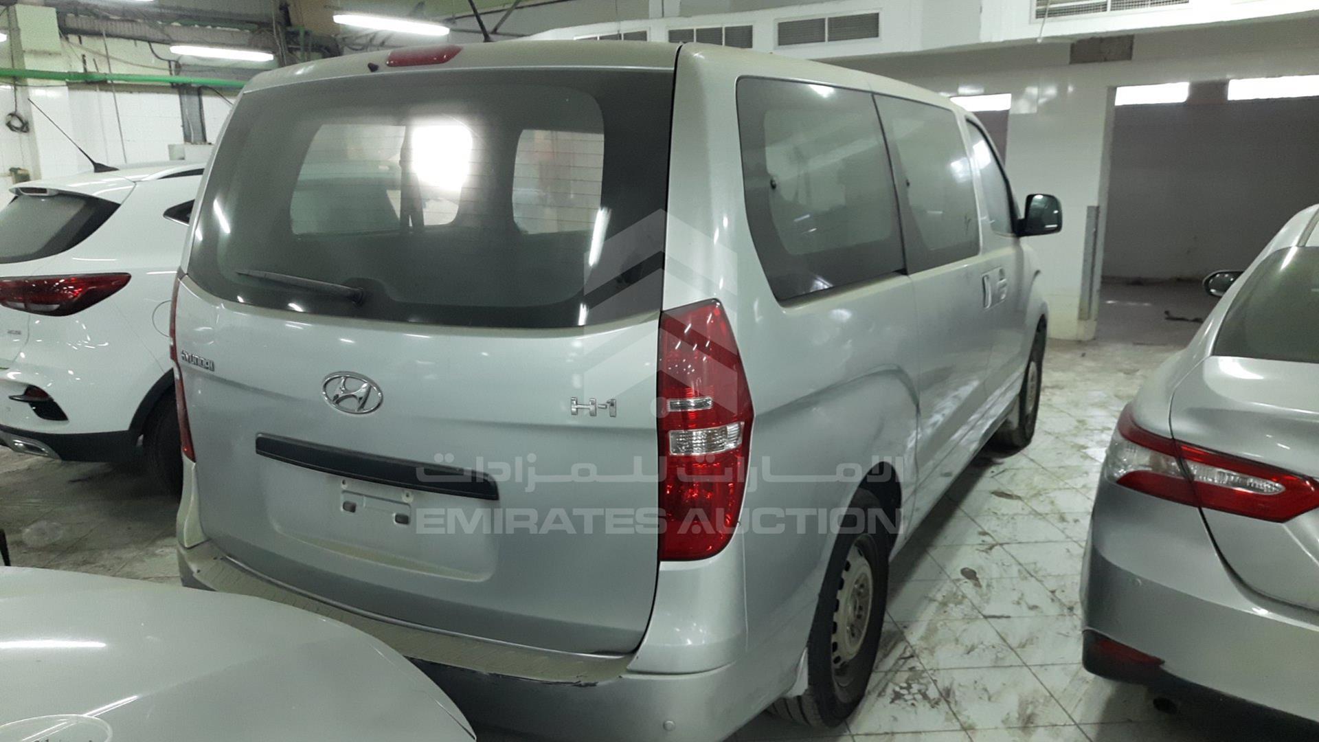 2018 HYUNDAI H1 VIN: KMHWG81RXJU967562