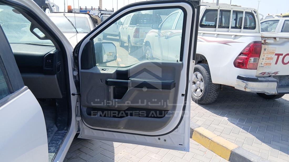 فورد اف 150 2019 — الباب الأمامي الأيمن — صورة 27