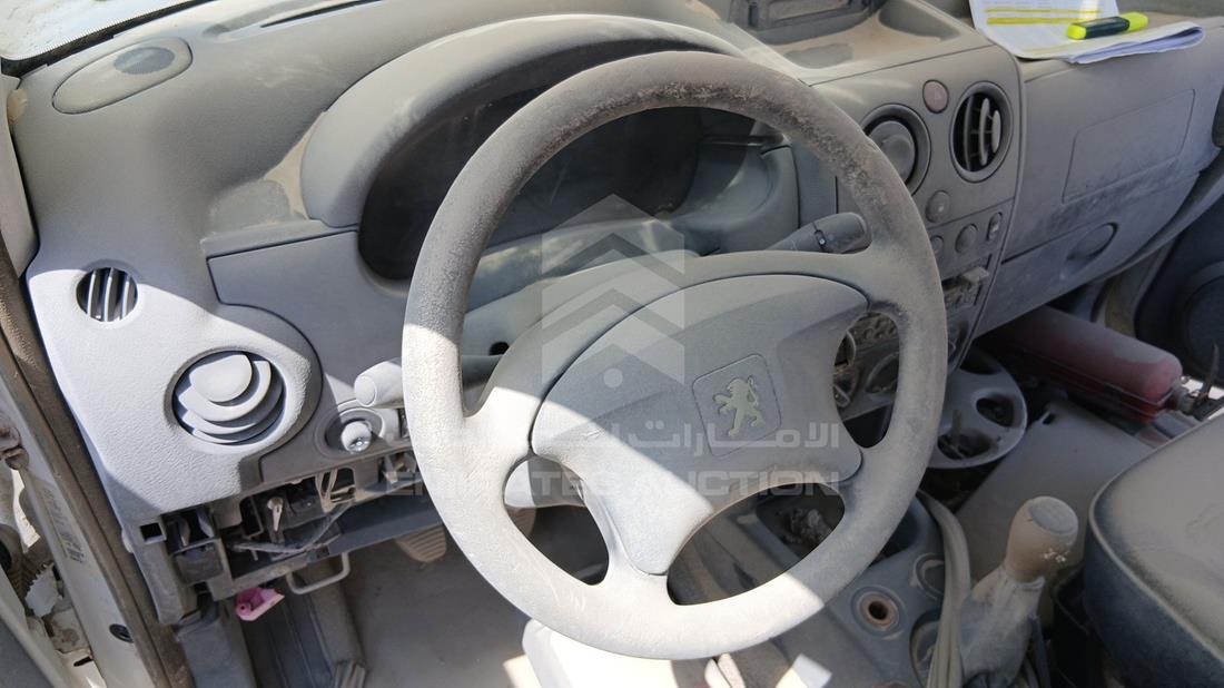 2009 Peugeot Partner — Steering & Mounted Controls — Photo 13