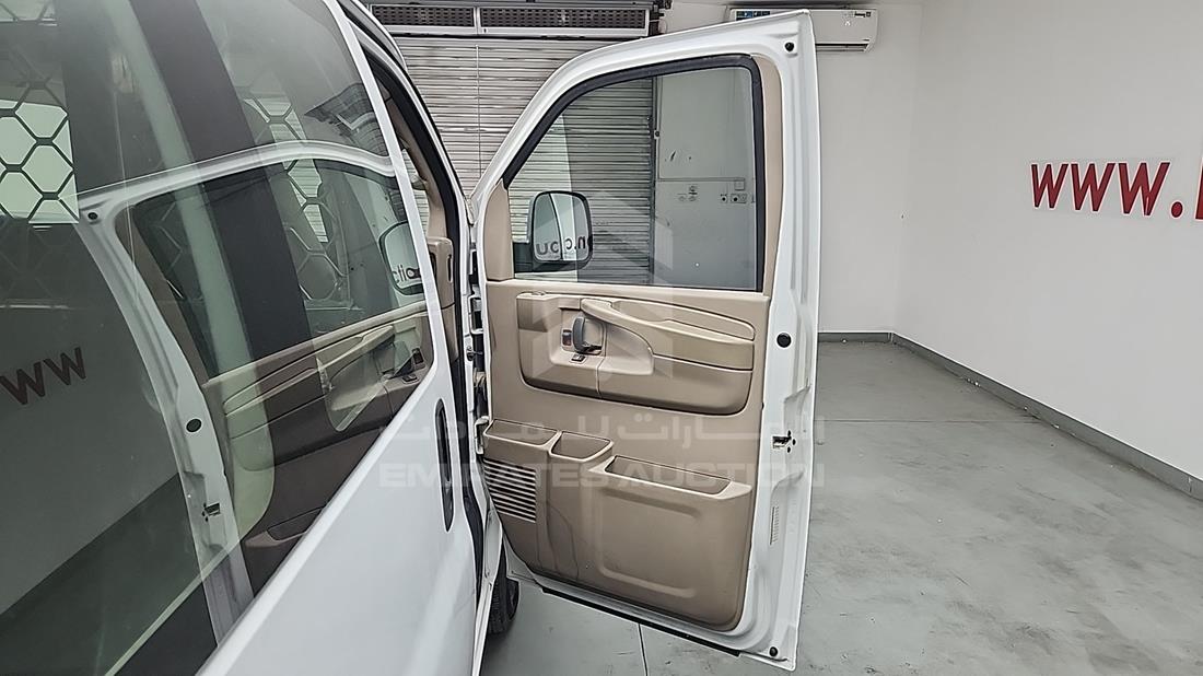 2006 GMC 2500 — Front Right Door — Photo 25