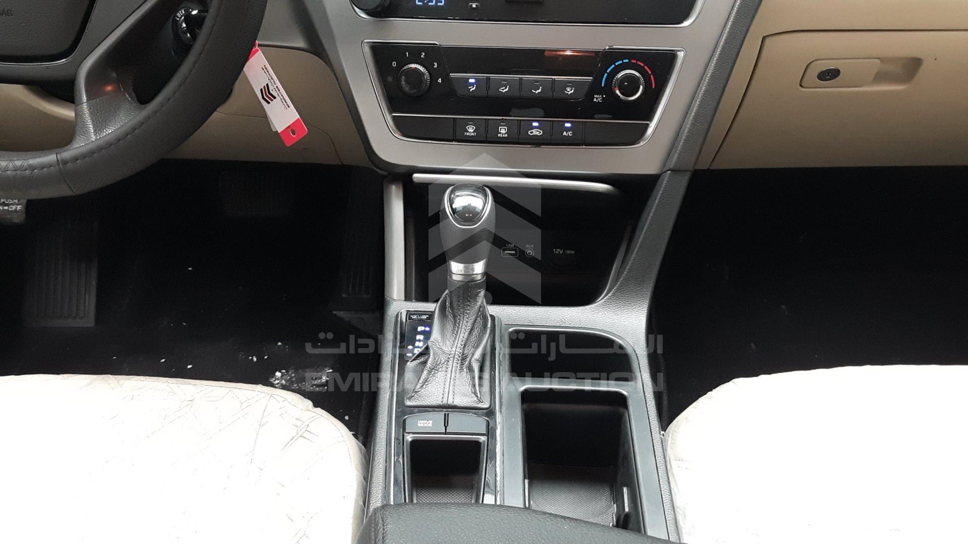 2016 HYUNDAI SONATA VIN: KMHE241G1GA122482