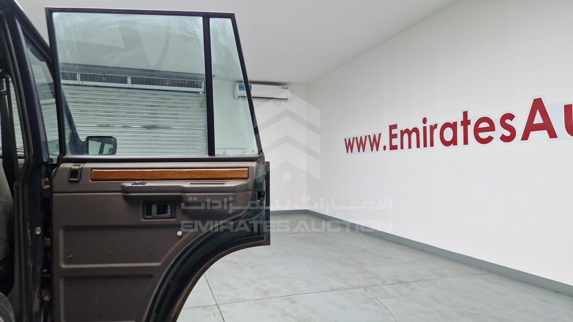 1984 LAND ROVER RANGE ROVER VIN: SALLHAMM4GA421015