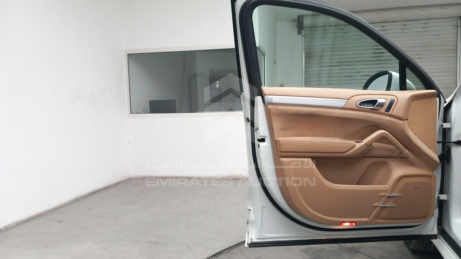 2013 PORSCHE CAYENNE VIN: WP1ZZZ92ZDLA71912