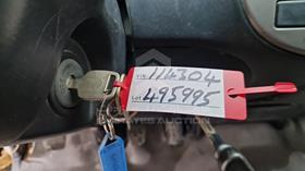 2010 Nissan Urvan — Keys — Photo 4 — Thumbnail