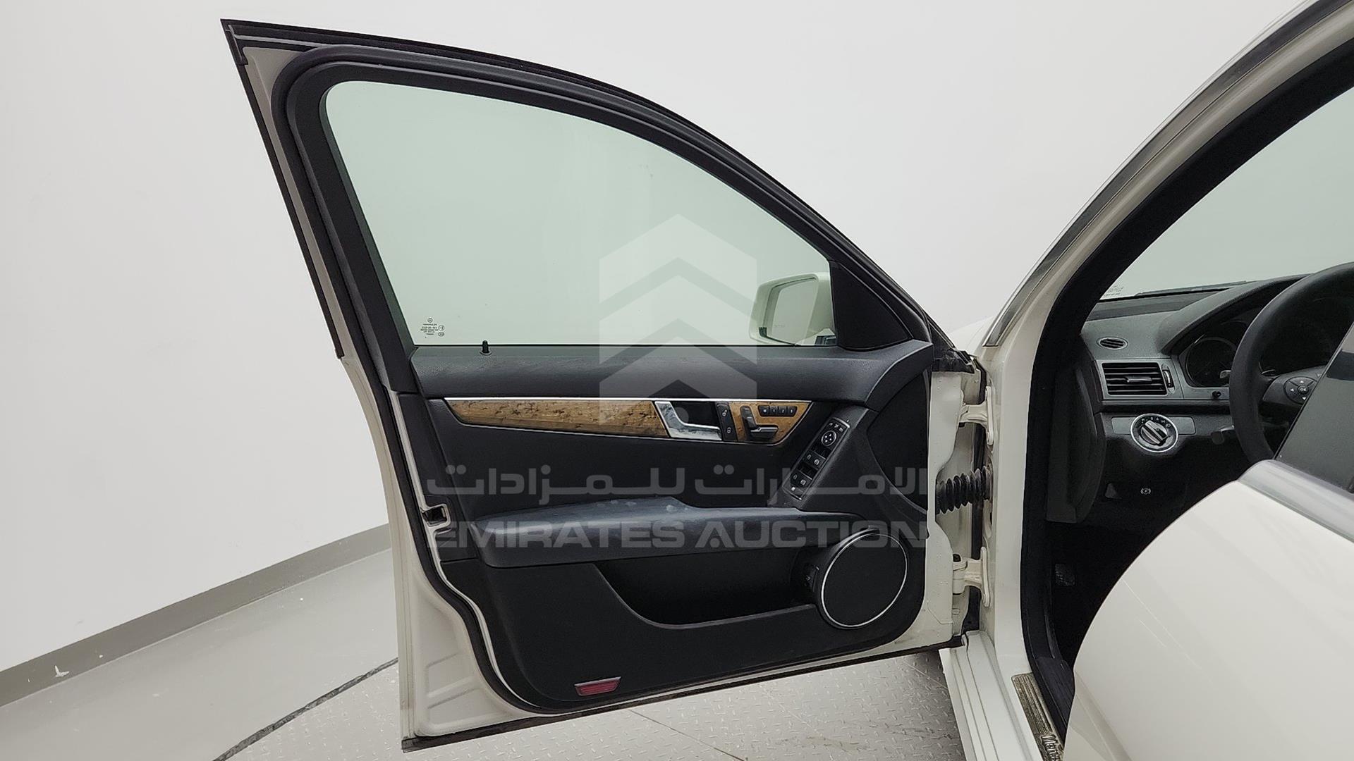 2009 MERCEDES C 350 VIN: WDDGF56X09F200133