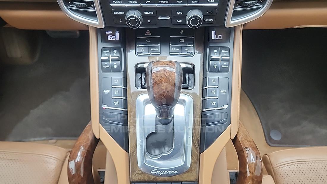 2013 Porsche Cayenne — Gear View — Photo 18