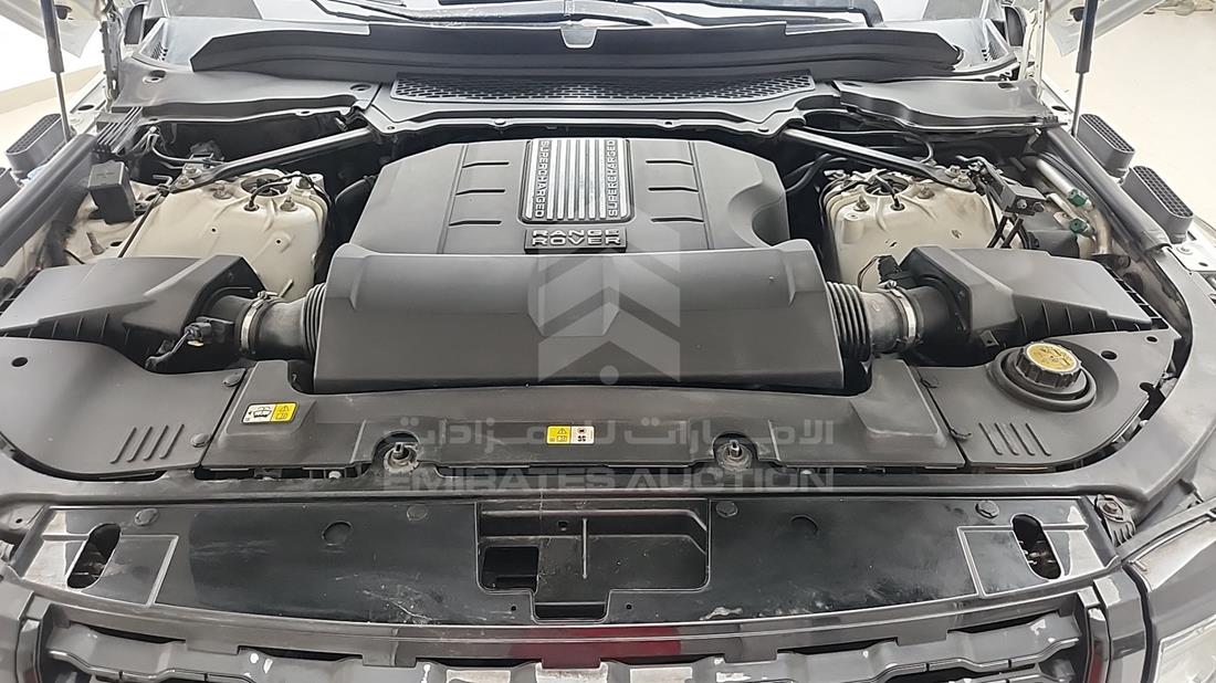 2016 Range Rover Vogue — Engine Bay — Photo 33