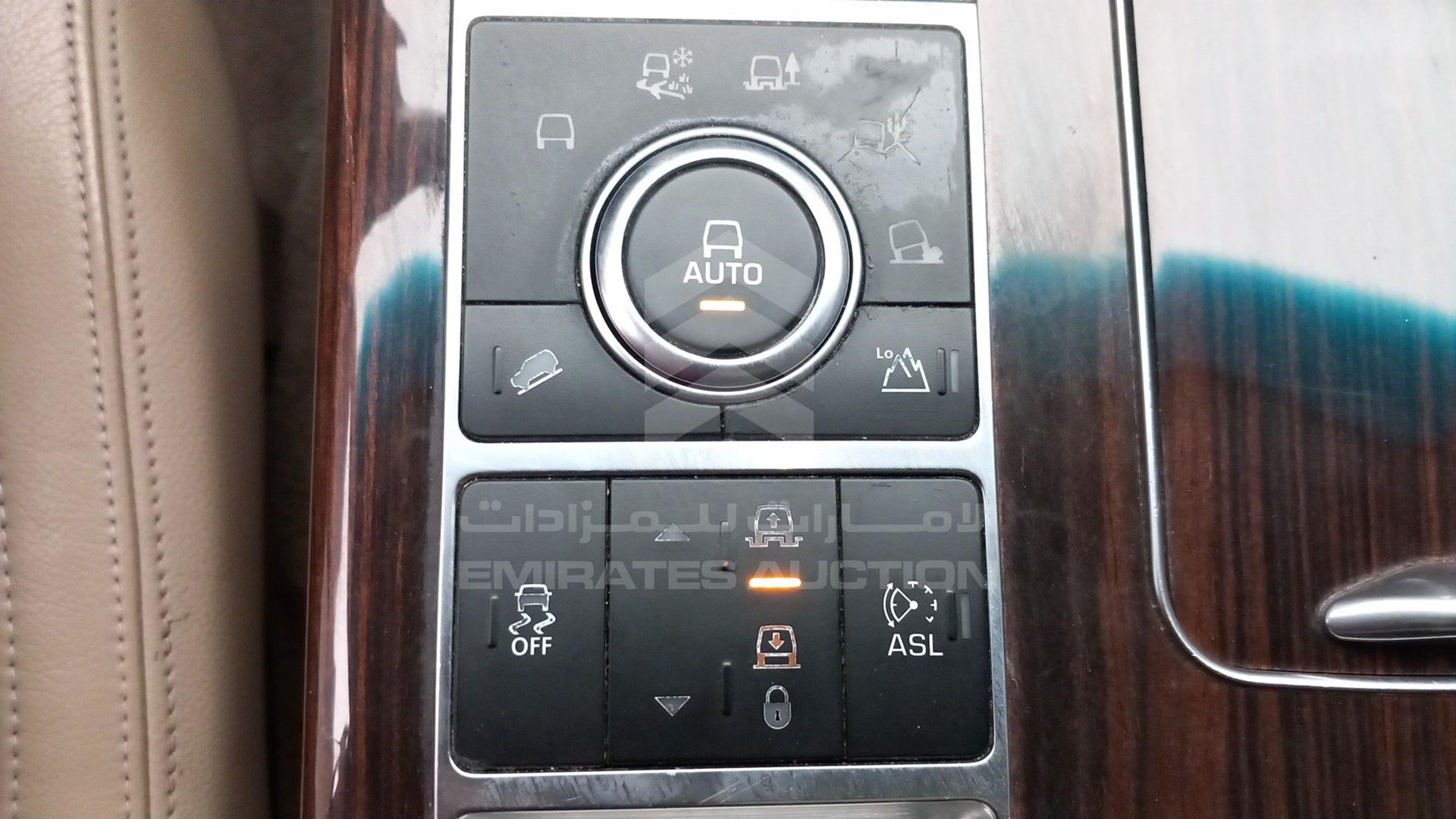 2015 RANGE ROVER VOGUE VIN: SALGA2DF3FA220010