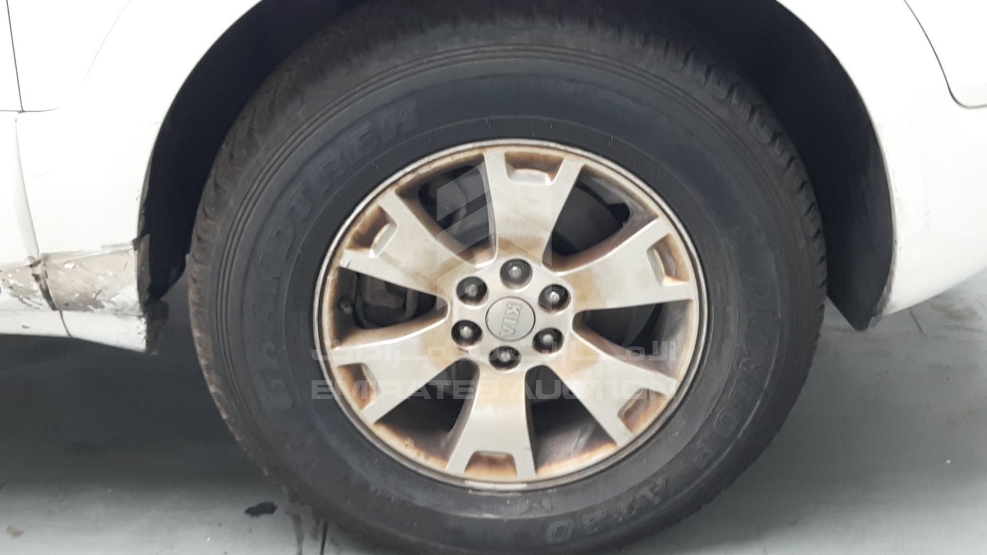 2015 KIA MOHAVE VIN: KNAKM8118F5127798