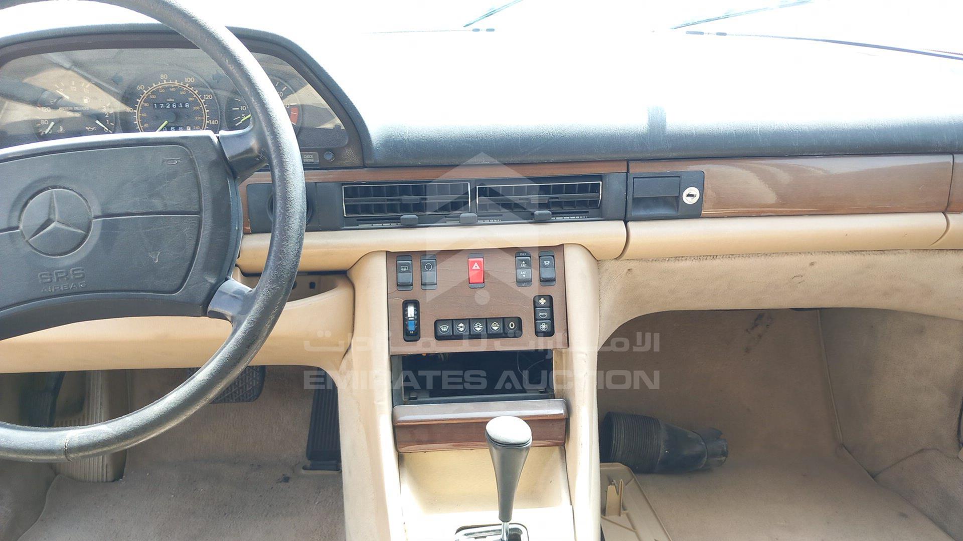 1989 MERCEDES SE 300 VIN: WDBCA24D2KA489158