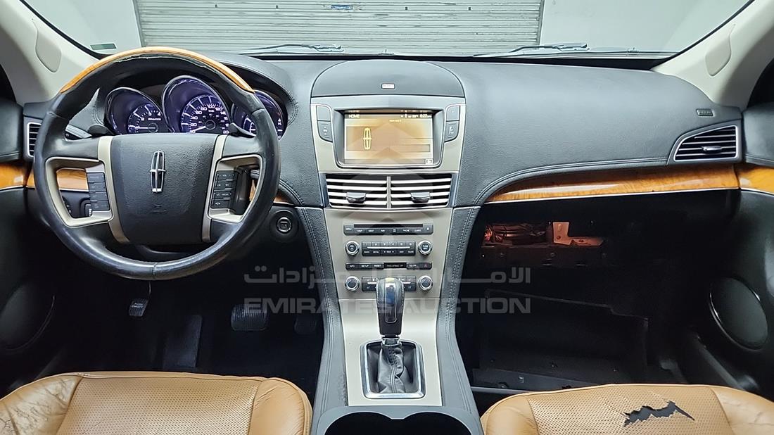 لينكولن MKT 2012 — زاوية الواجهة الكاملة — صورة 15