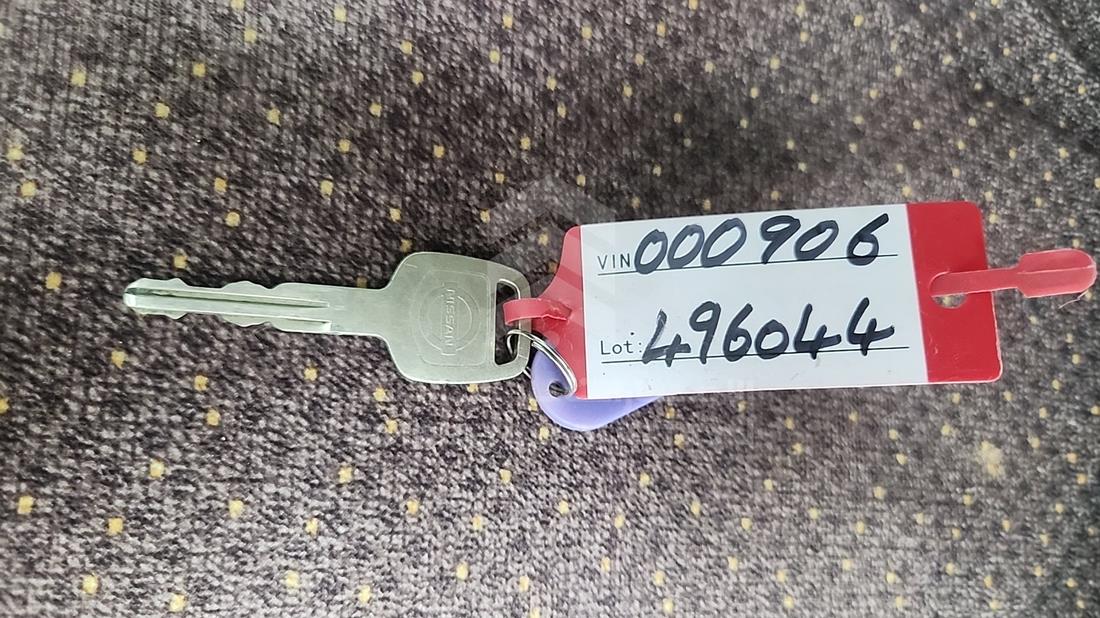 2014 Nissan Urvan — Keys — Photo 4