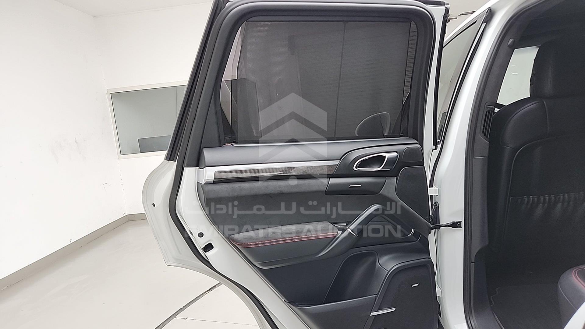 2014 PORSCHE CAYENNE GTS VIN: WP1ZZZ92ZELA73608
