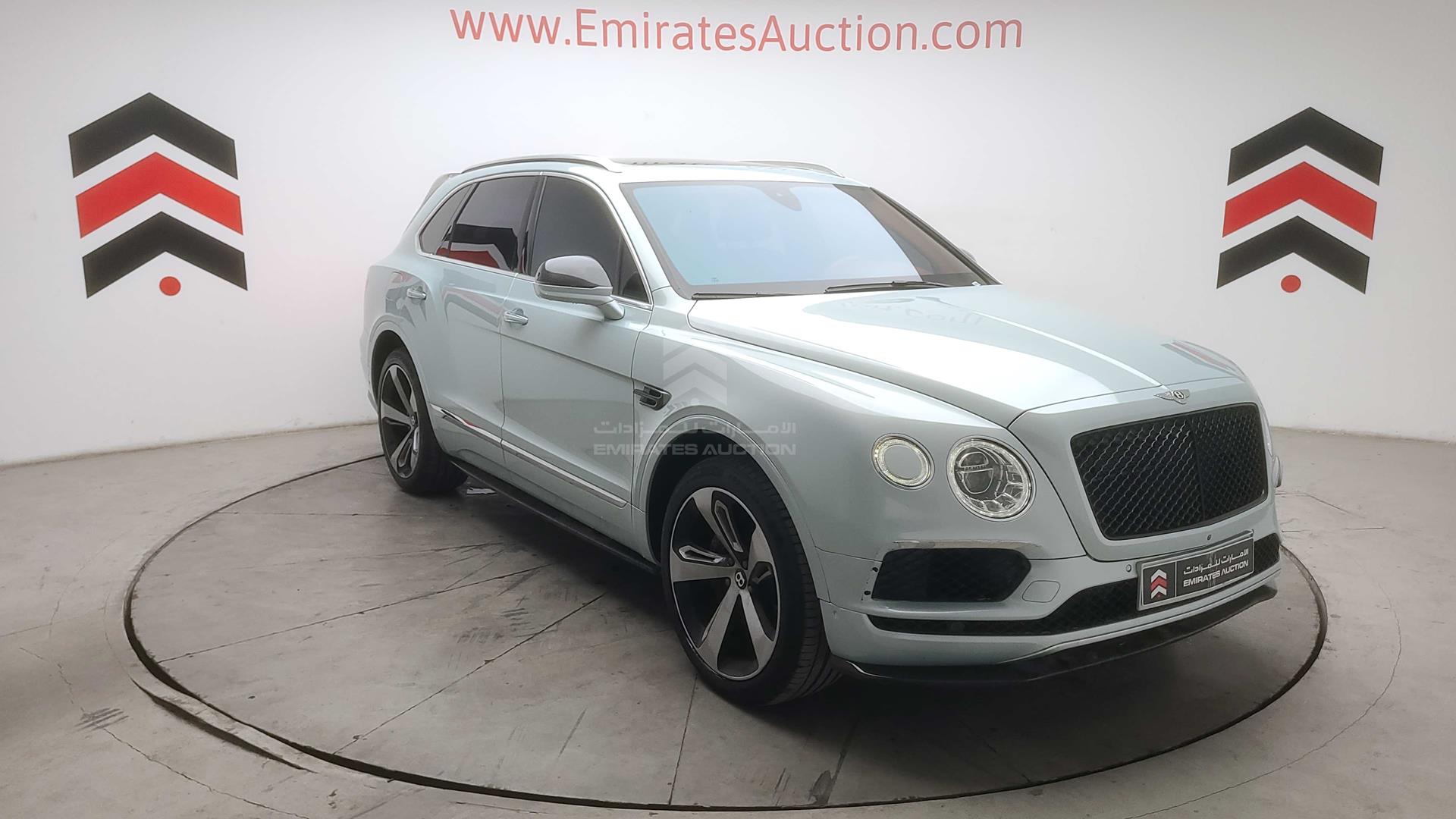 2017 BENTLEY BENTAYGA VIN: SJAAB1ZV5HC016676