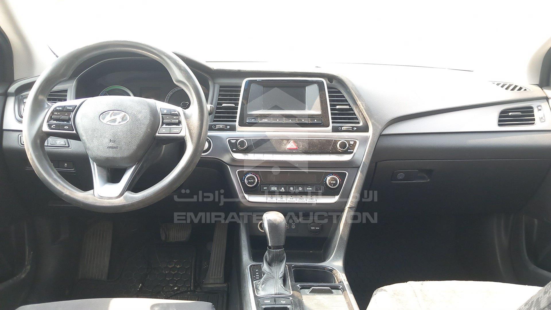 2018 HYUNDAI SONATA VIN: KMHE24131JA082134